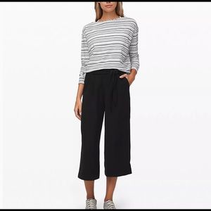 Lululemon Noir Crop
